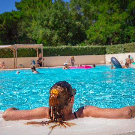 Camping La Sousta**** Remoulins Exteriör bild