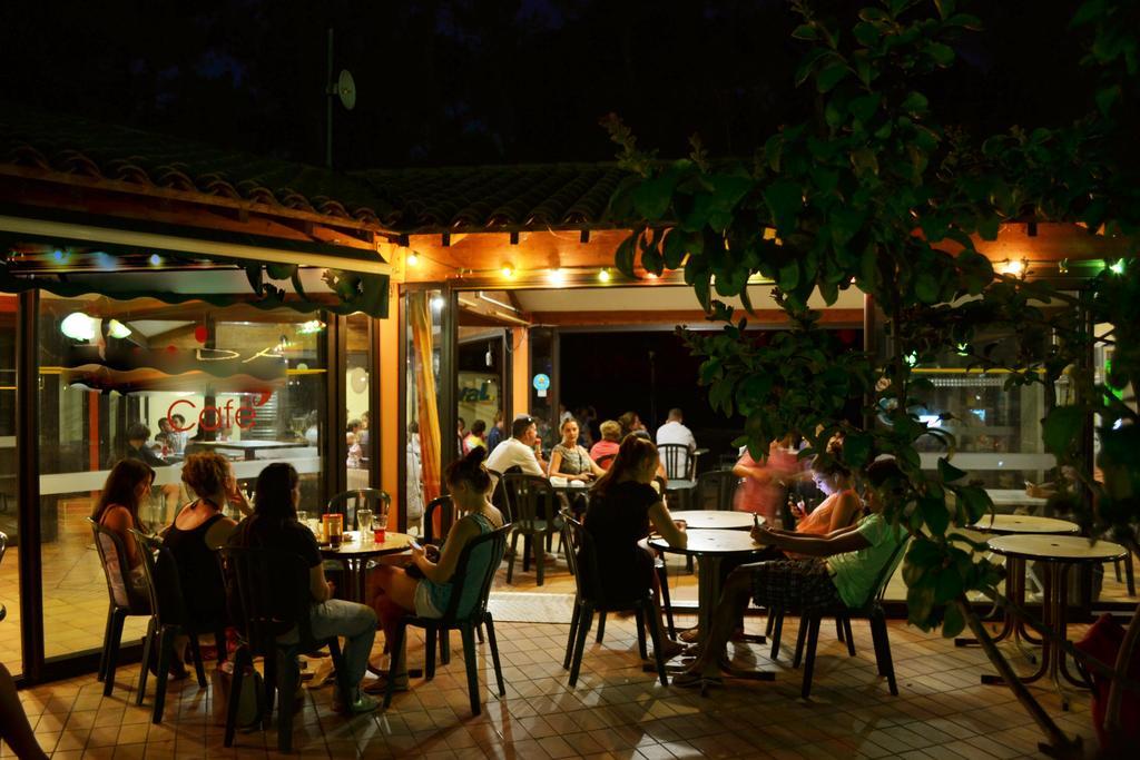 Camping La Sousta**** Remoulins Exteriör bild
