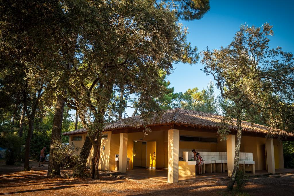 Camping La Sousta**** Remoulins Exteriör bild