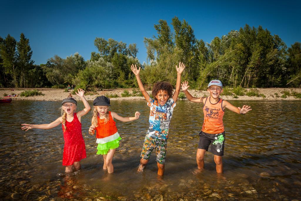 Camping La Sousta**** Remoulins Exteriör bild