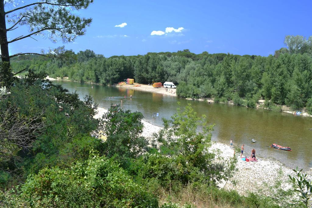 Camping La Sousta**** Remoulins Exteriör bild
