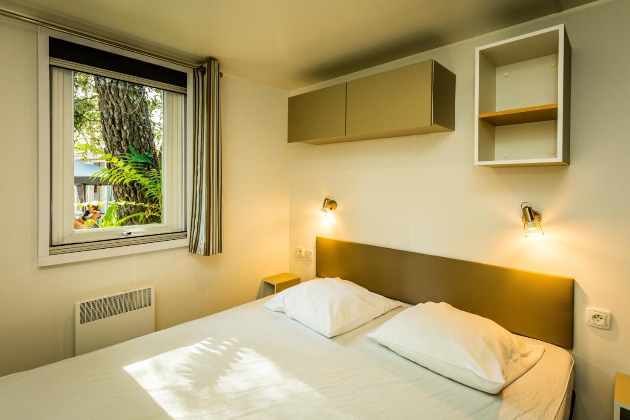 Camping La Sousta**** Remoulins Exteriör bild