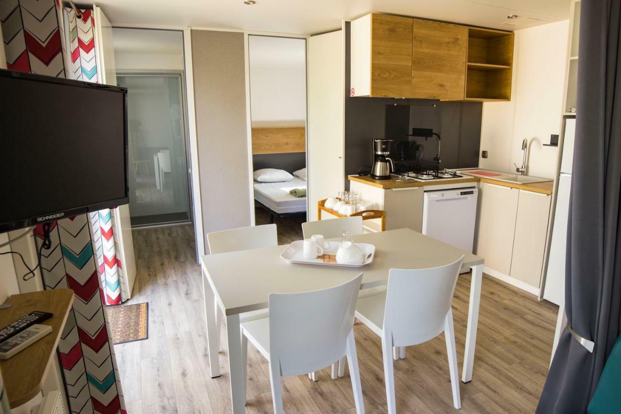 Camping La Sousta**** Remoulins Exteriör bild